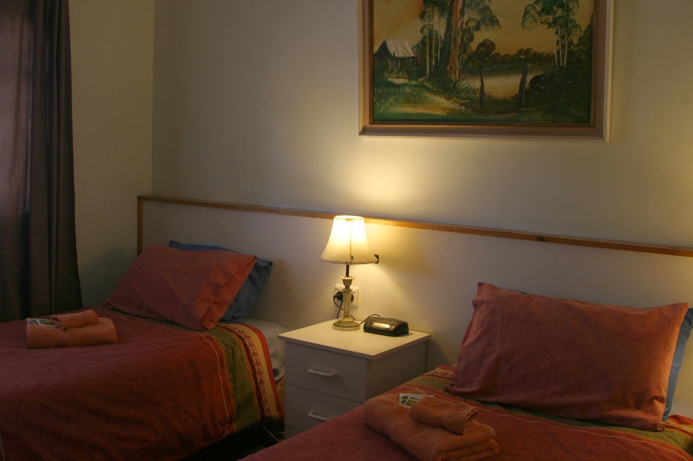 Clunes Motel Exterior photo