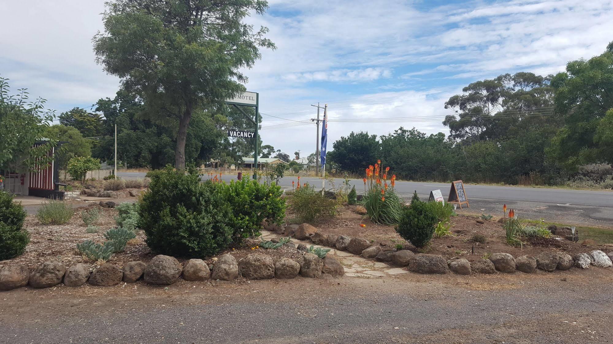 Clunes Motel Exterior photo